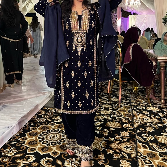 Pakistani Dress Brand New. Worn Once - Picture 2 of 8